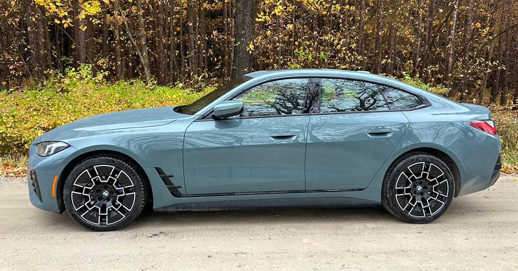 BMW-i4-eDrive40 - Pembroke Voice The BMW i4 eDrive40 combines instant electric power, luxury design and 484 km of range. A smart EV choice for Canadian roads