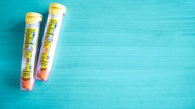 Food-allergy-Epipen - Kindersley Clarion Restaurants that accommodate for food allergies ensure customer safety while boosting business success